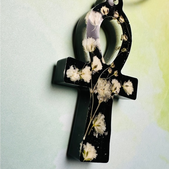 Handmade Ankh Cross with real flowers - Picture 4 of 7